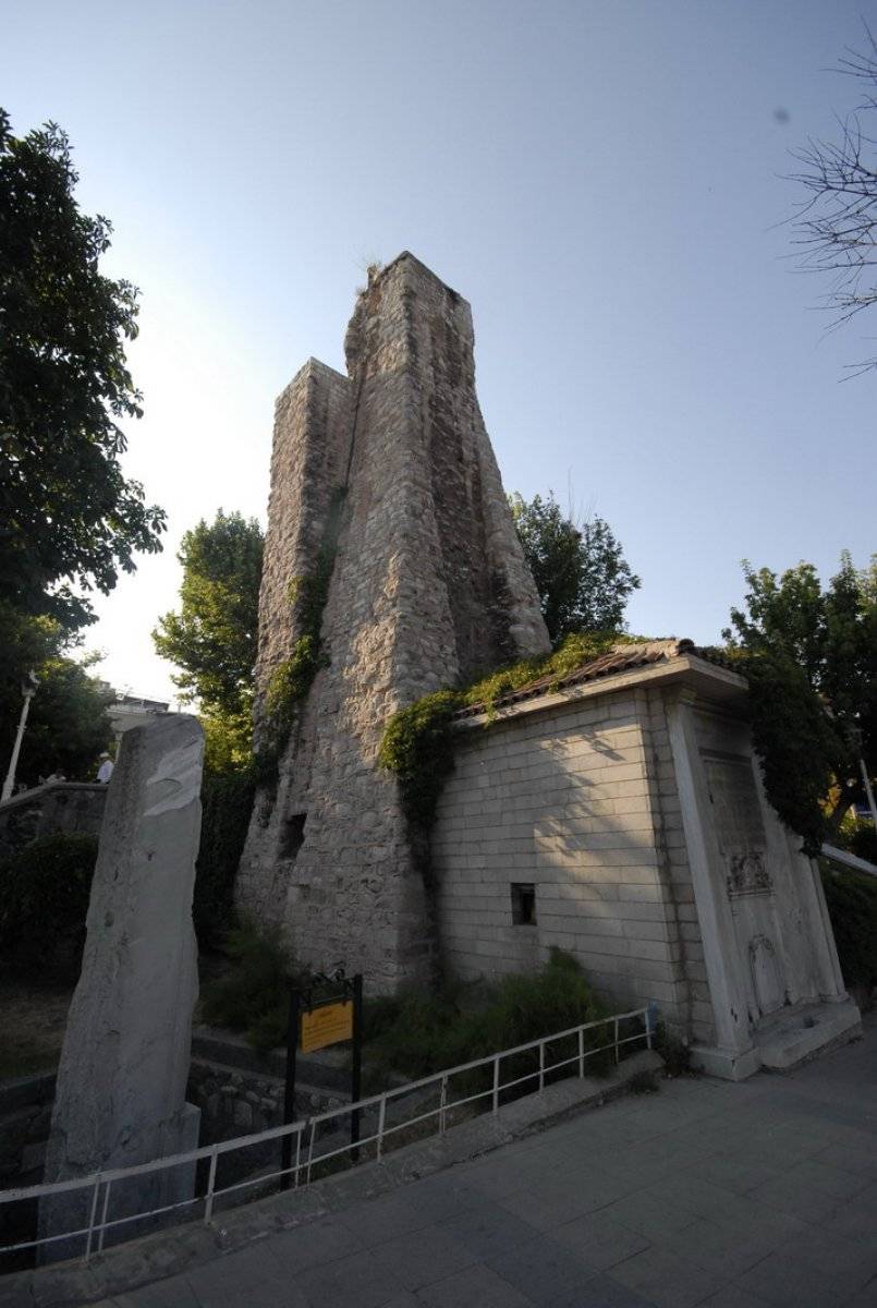 İstanbul’daki Milyon Taşı, dünyanın merkezi