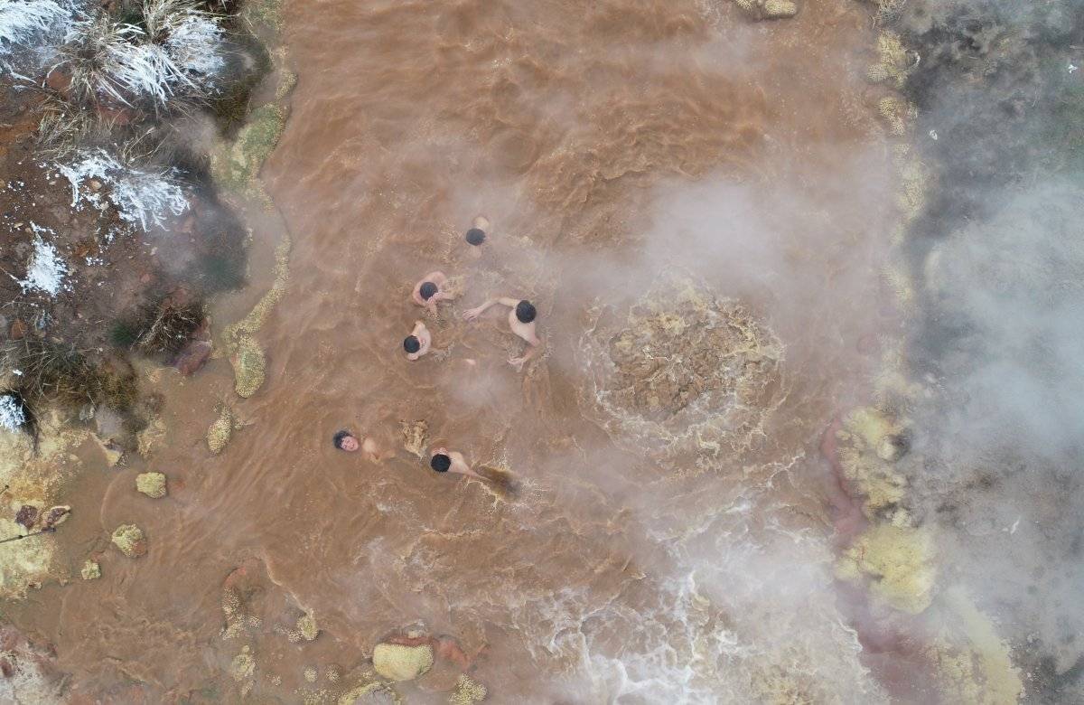 Sivas’ta dondurucu soğukta doğal jakuzi keyfi