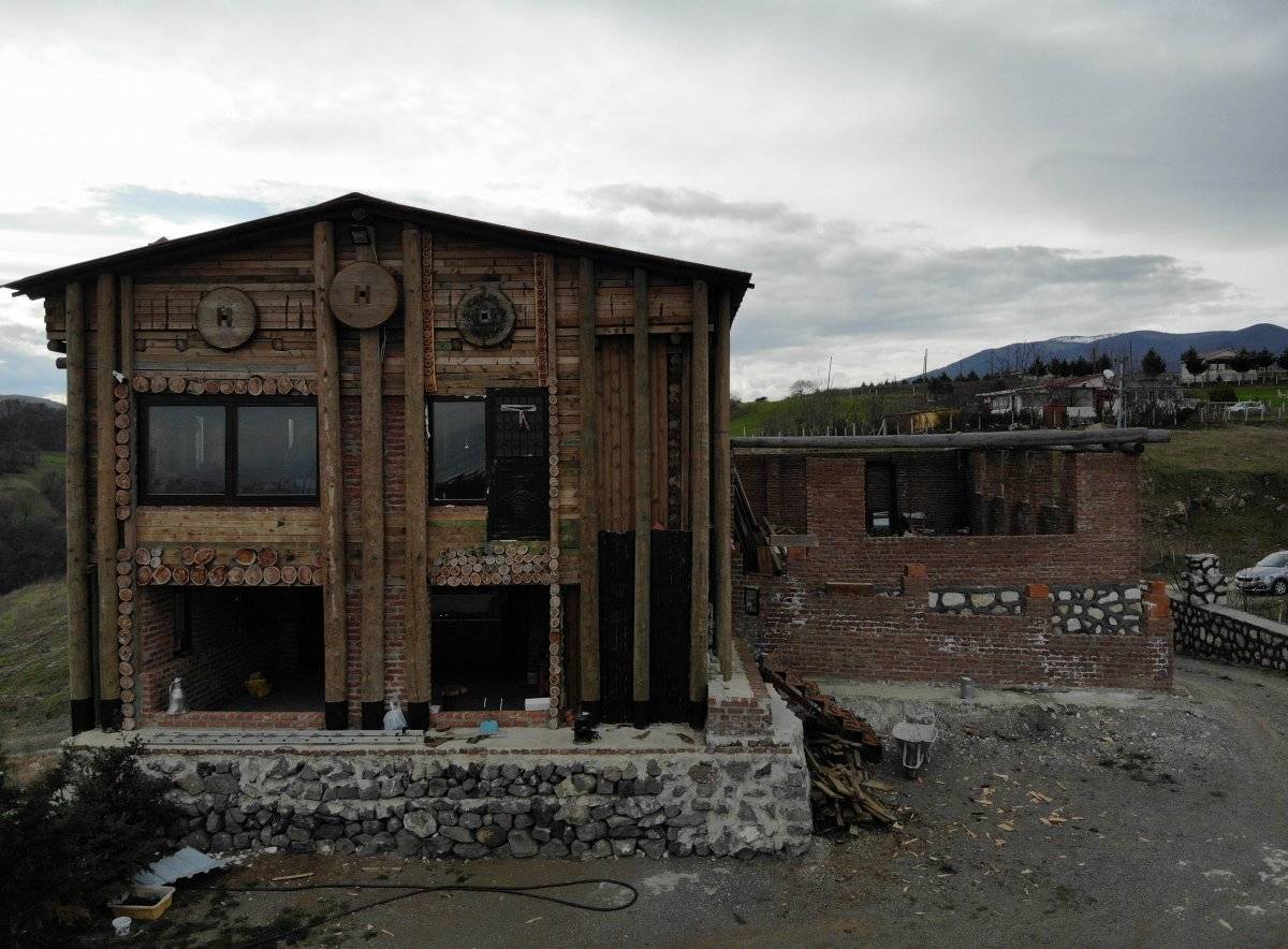 Samsun'da eski komando, salgından korunmak için kale-evinde kalıyor