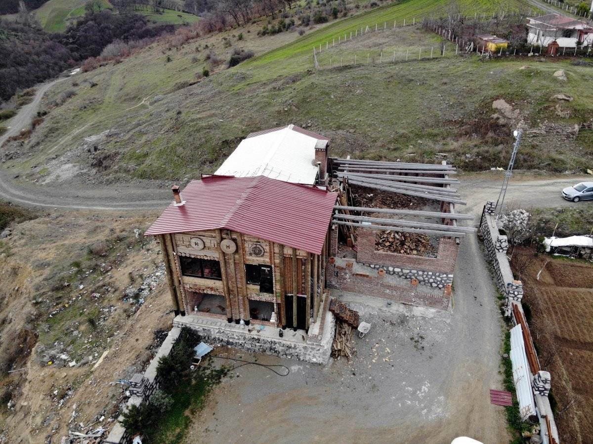 Samsun'da eski komando, salgından korunmak için kale-evinde kalıyor