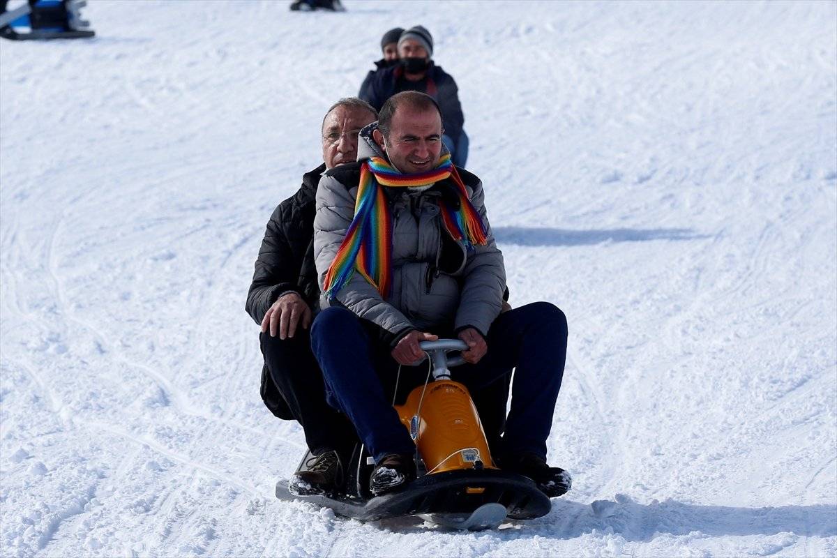 Erciyes Kayak Merkezi'nde hafta sonu yoğunluğu