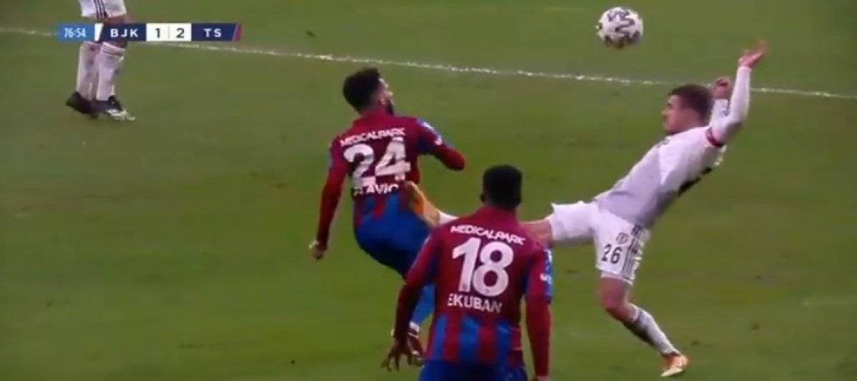 Beşiktaş'ta Dorukhan Toköz direkt kırmızı kart gördü