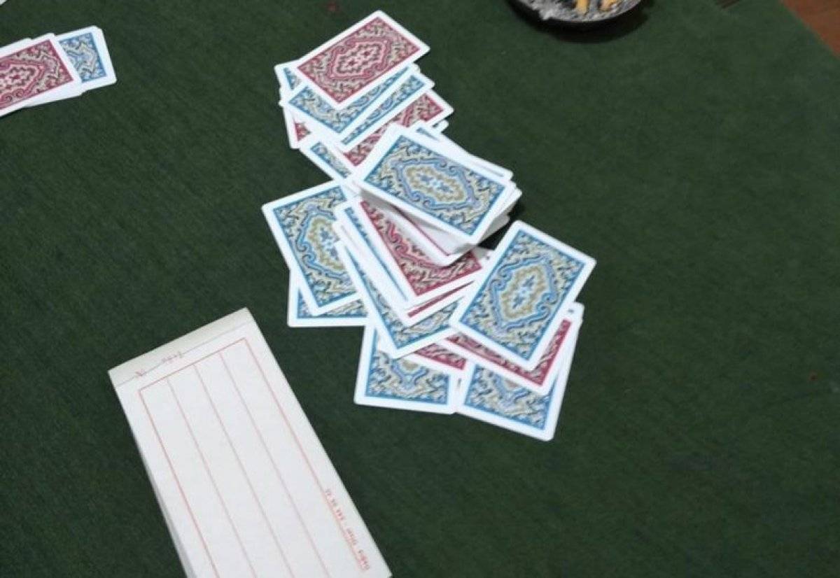 İzmir'de kumarhaneye çevrilen eve polis baskın