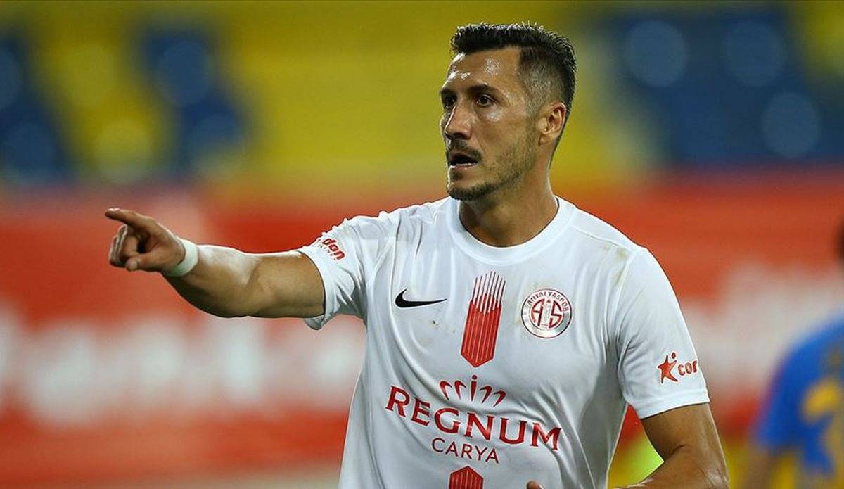 Adis Jahovic Göztepe ile anlaştı