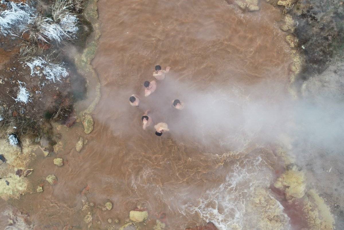 Sivas’ta dondurucu soğukta doğal jakuzi keyfi