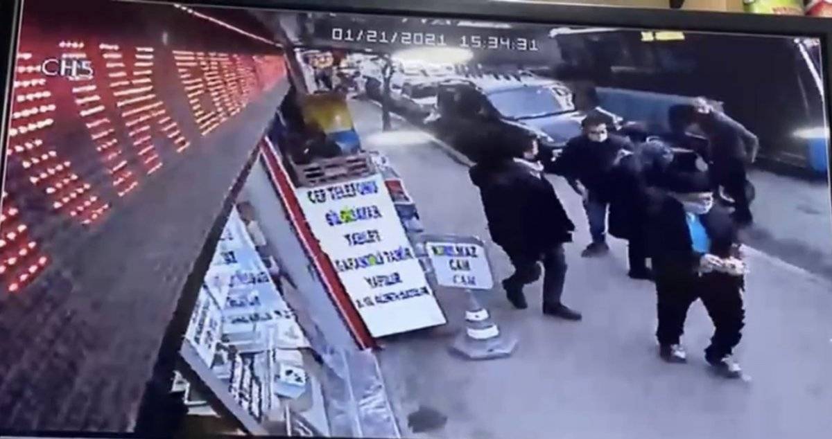 Şişli'de çantadan 10 bin lira çalan yankesici, esnafa yakalandı