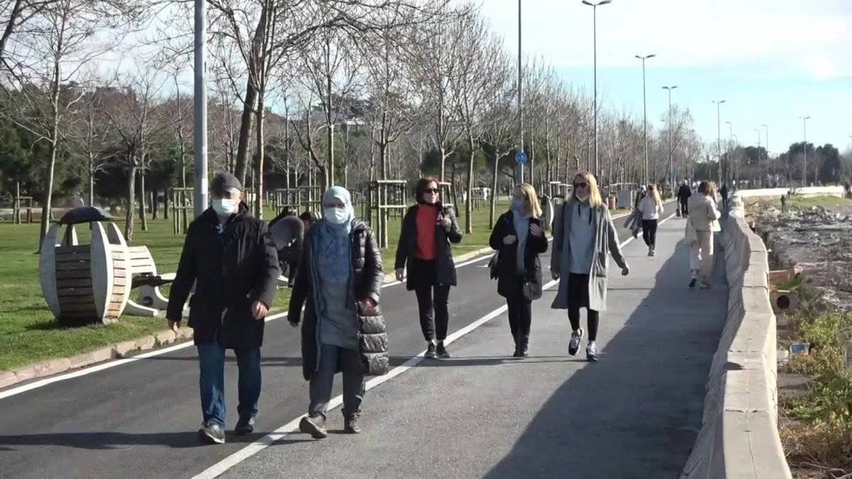 Güneşi gören İstanbullular kısıtlamayı unuttu