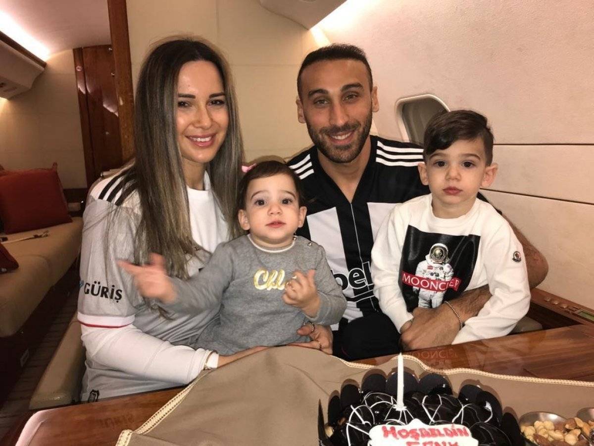 Cenk Tosun, Beşiktaş formasıyla poz verdi