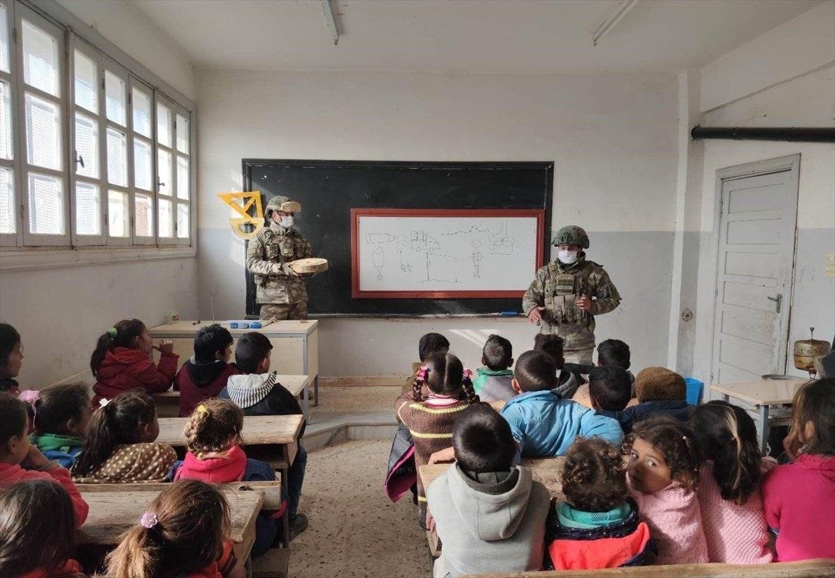 Barış Pınarı bölgesinde mayın ve EYP eğitimi sürüyor