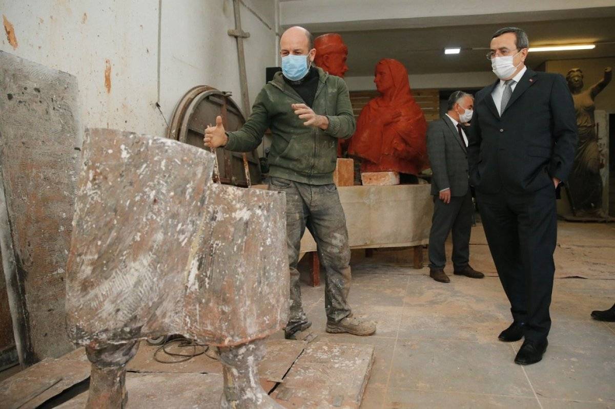 İzmir'de CHP'li Konak Belediyesi'nden Mübadele Heykeli