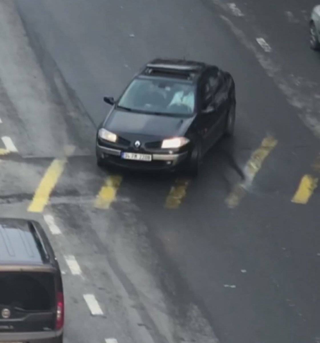 Sultangazi'de trafik magandası kameraya yansıdı