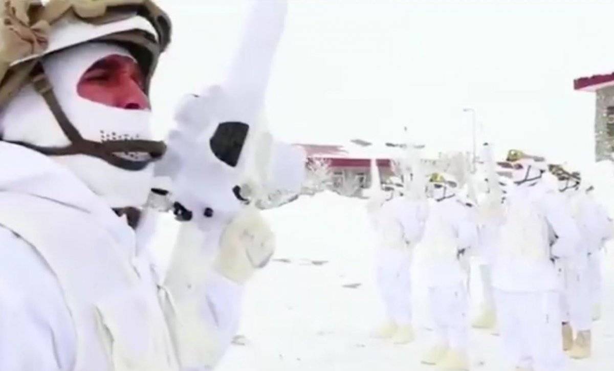 Tunceli'de jandarma komandolardan 'Her yerde ben varım' mesajı