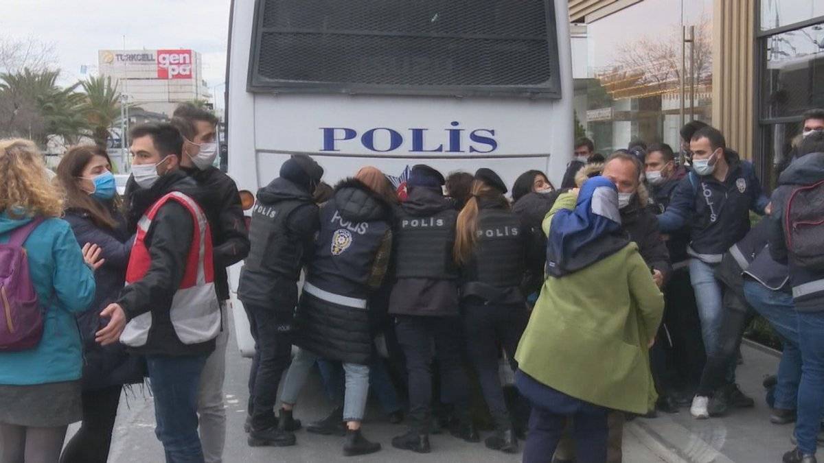 Boğaziçi Üniversitesi'nde işgal girişiminde HDP'li Hüda Kaya polise saldırdı