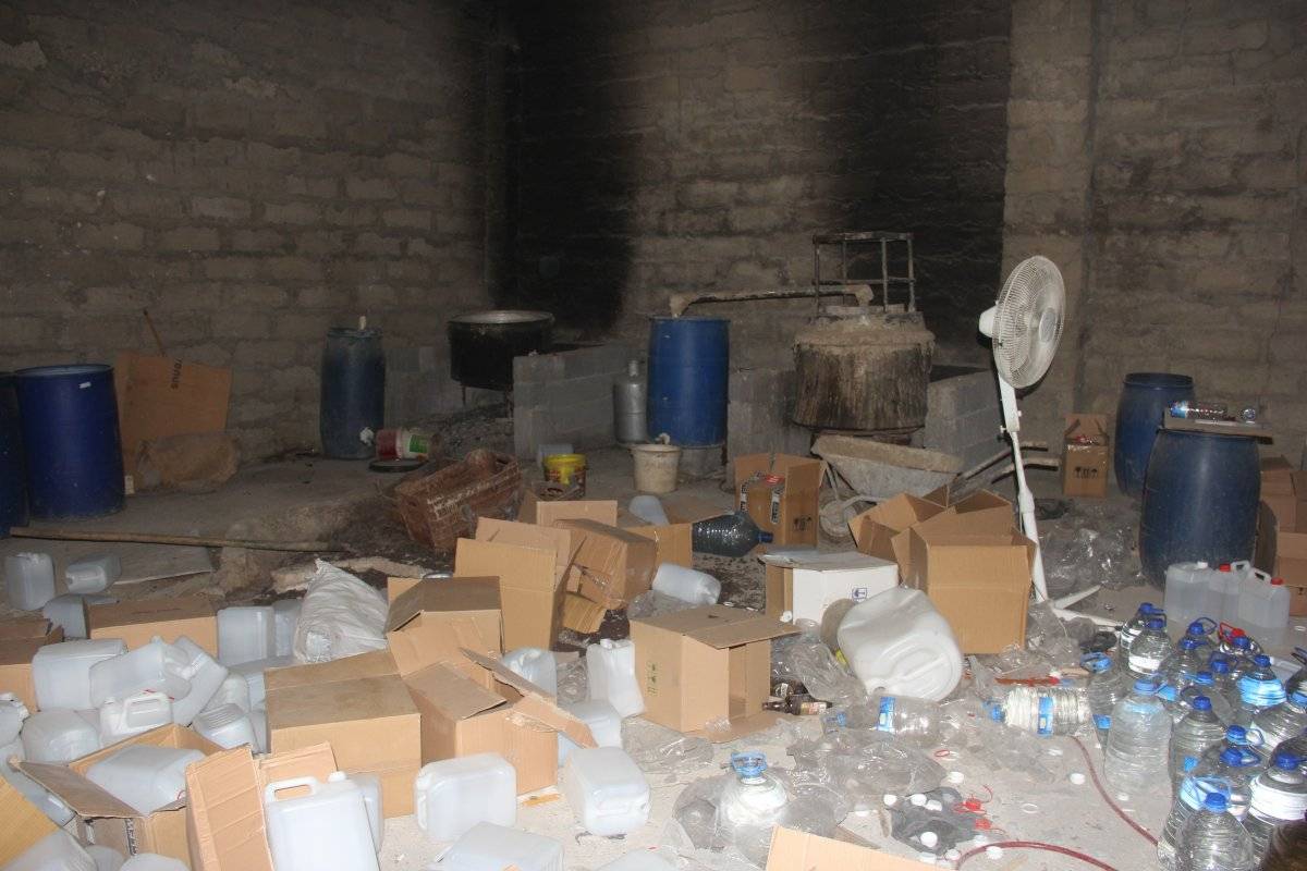 Adana'da sahte içki zanlıları duvara, 'Tükeniyoruz ama geleceğiz' yazdı