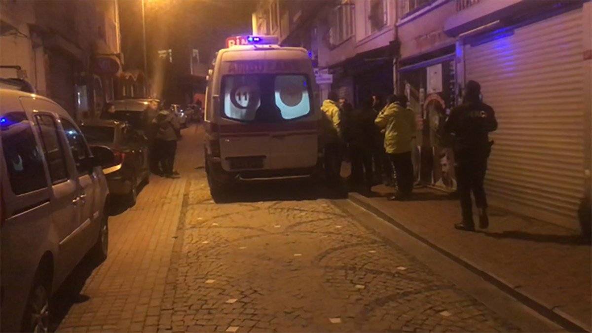 Fatih'te bekçiye araba çarptı