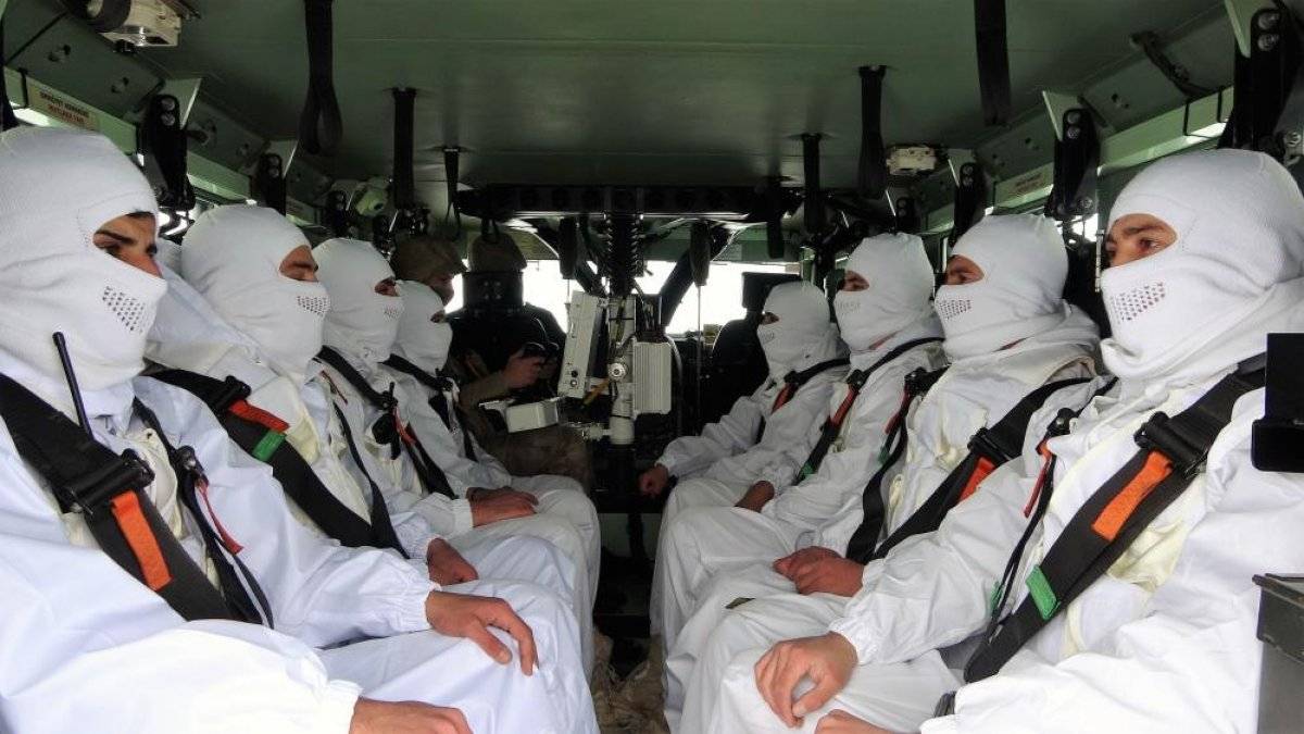 Mehmetçik'in metrelerce karda vatan nöbeti