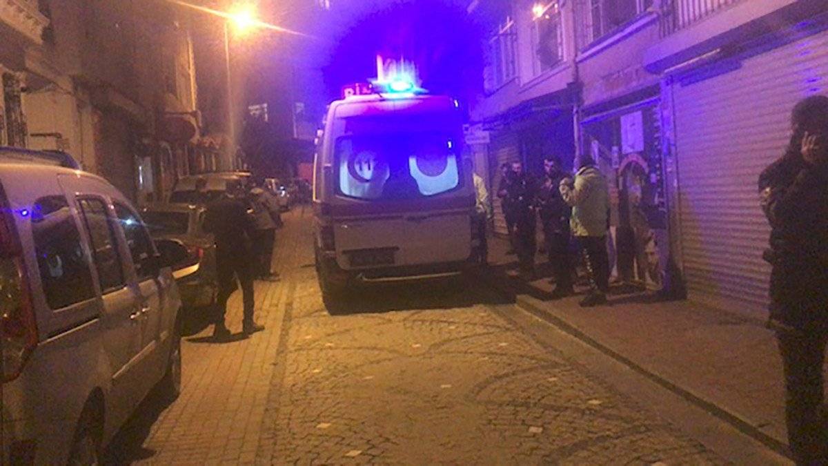 Fatih'te bekçiye araba çarptı