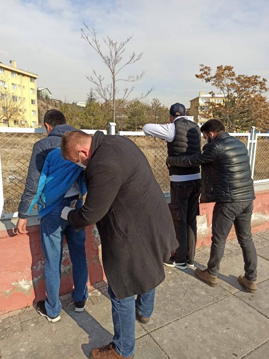 Ankara'da simitçiye sahte para verip, dolandırdılar