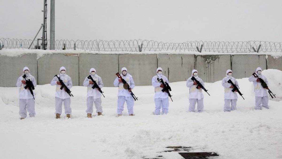 Mehmetçik'in metrelerce karda vatan nöbeti