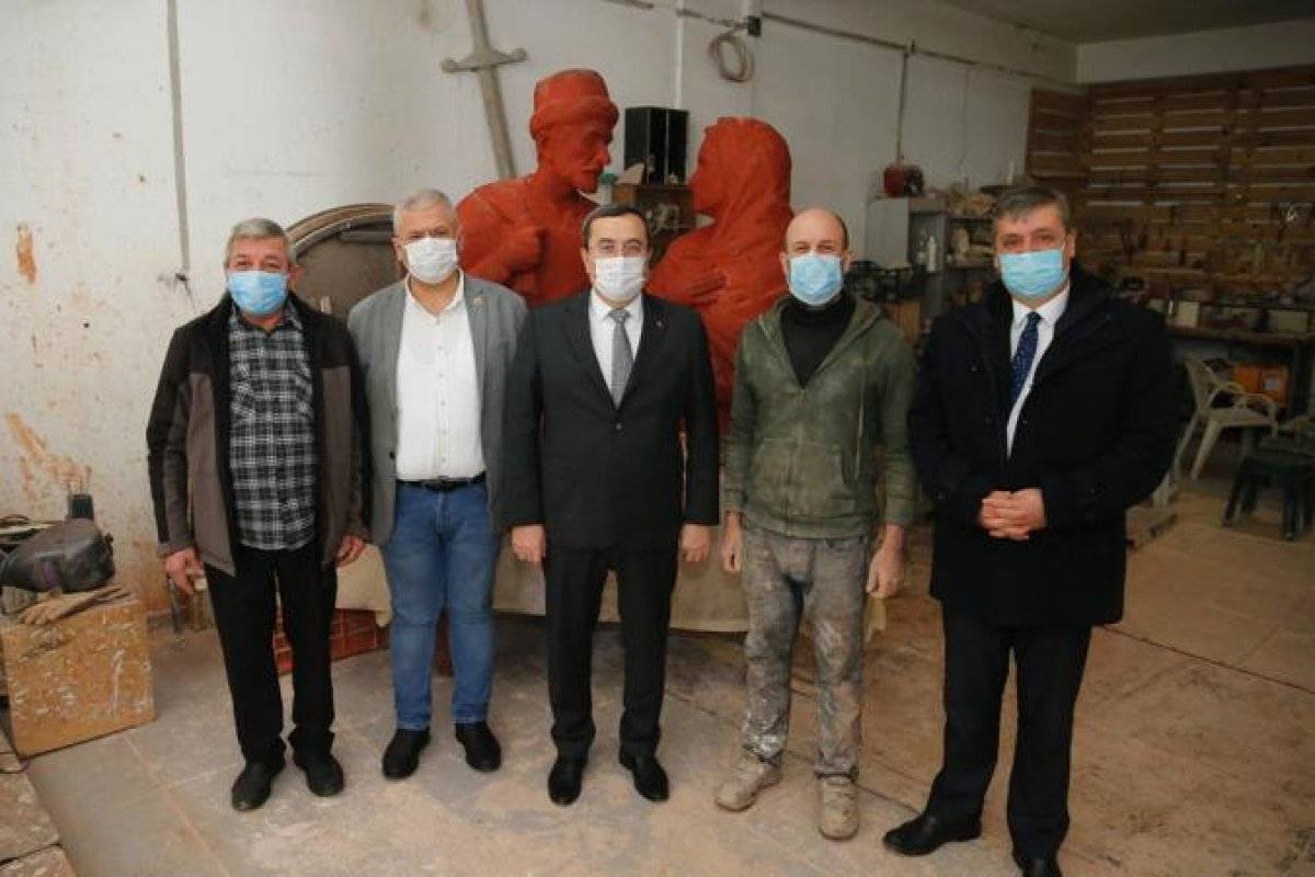 İzmir'de CHP'li Konak Belediyesi'nden Mübadele Heykeli