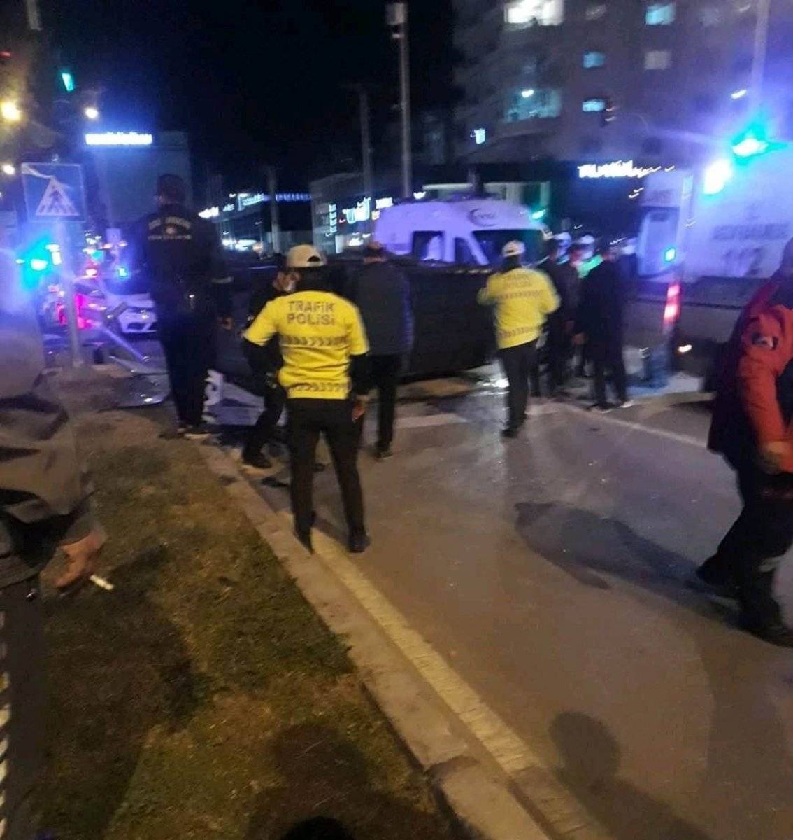 Mersin'de özel harekat aracı kaza yaptı: 6 yaralı