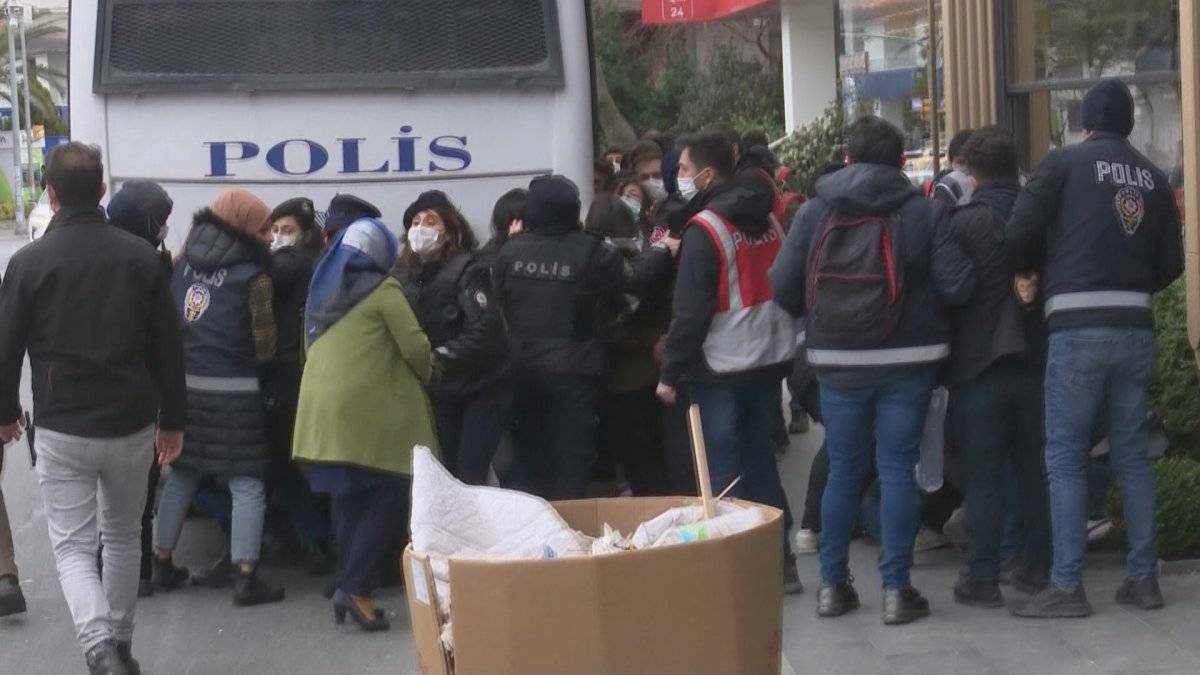 Boğaziçi Üniversitesi'nde işgal girişiminde HDP'li Hüda Kaya polise saldırdı