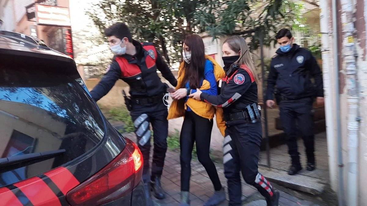 Beşiktaş'ta bıçaklanan kişi kendini pijamalarla sokağa attı