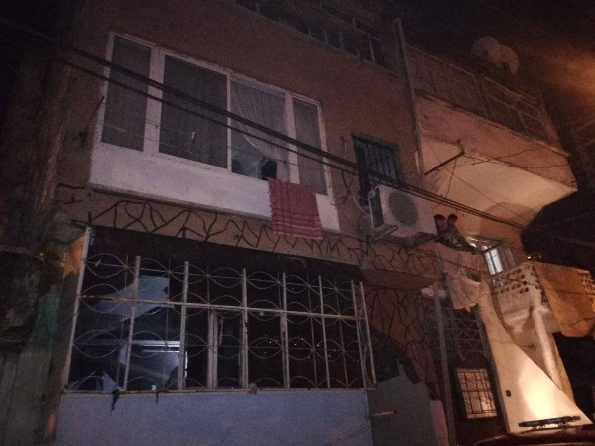 İzmir'de bir kişi evini ateşe verip kaçtı