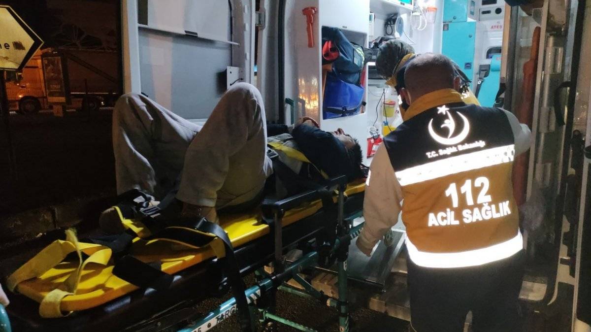 Bursa'da karşıdan karşıya geçmek isteyen gence minibüs çarptı