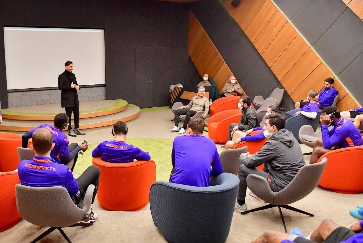 İrfan Can Kahveci, Başakşehir'e veda etti