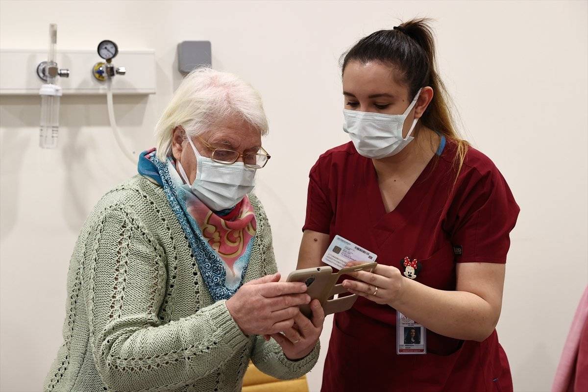 Türkiye'de korona aşısı olan kişi sayısı 2 milyonu geçti