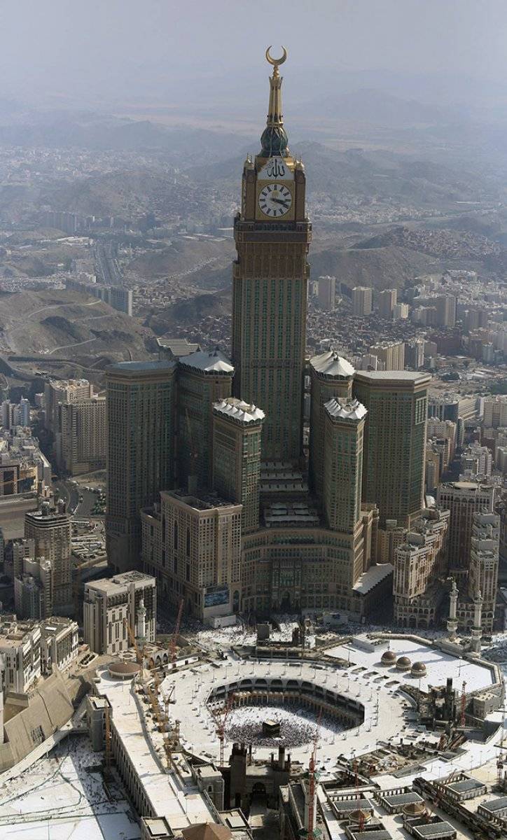 Kabe'nin etrafında yükselen rezidans oteller