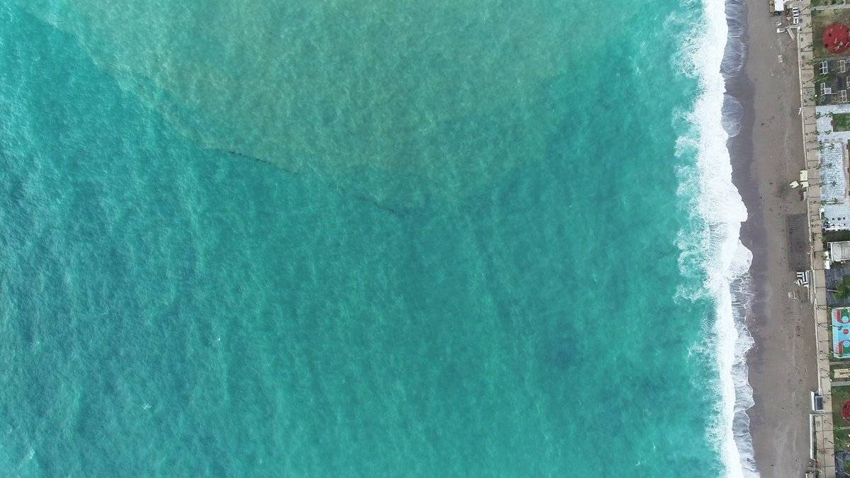 Konyaaltı'nda denizin rengi değişti