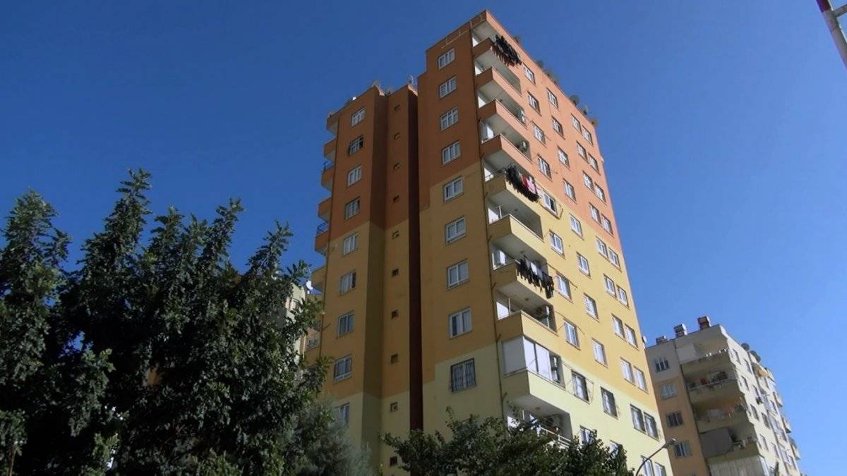 Adana’da 12'nci kattan düşen genç kız hayatını kaybetti