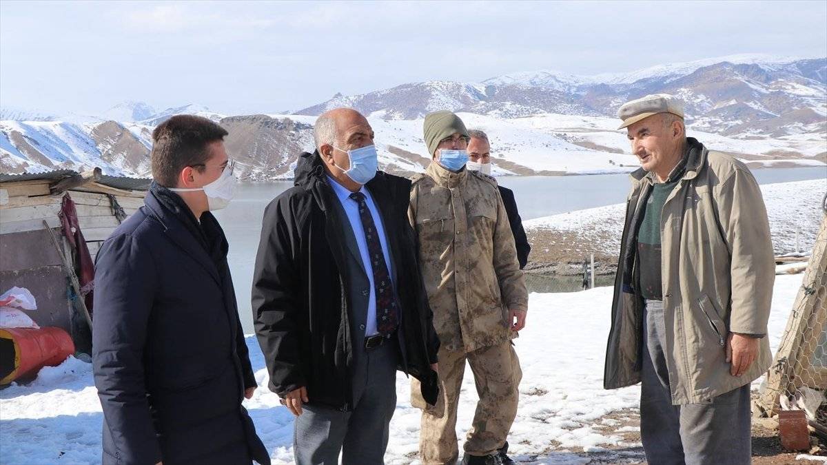 Erzincan'da donma tehlikesi geçiren vatandaşın yardımına Mehmetçik yetişti