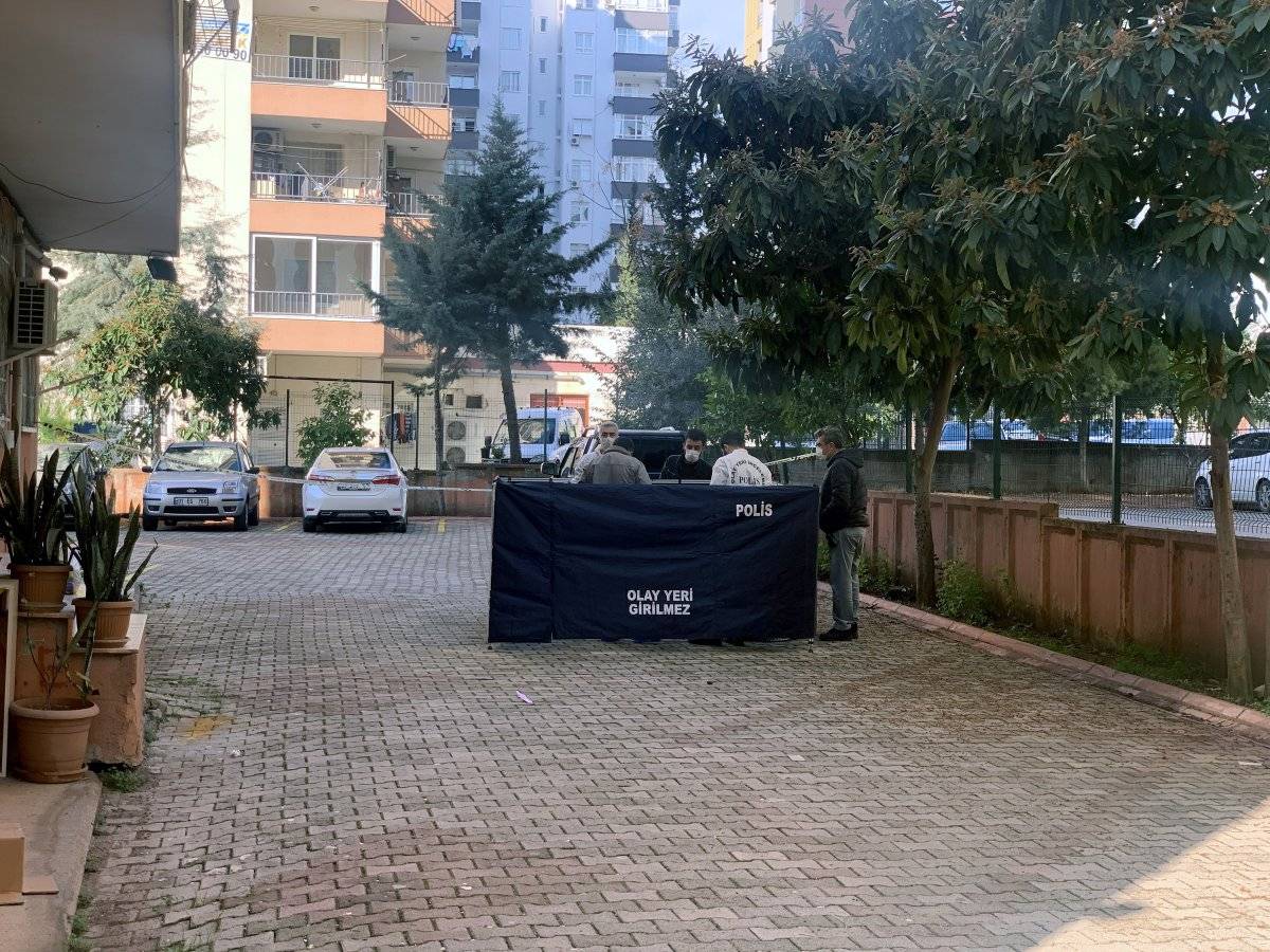 Adana’da 12'nci kattan düşen genç kız hayatını kaybetti