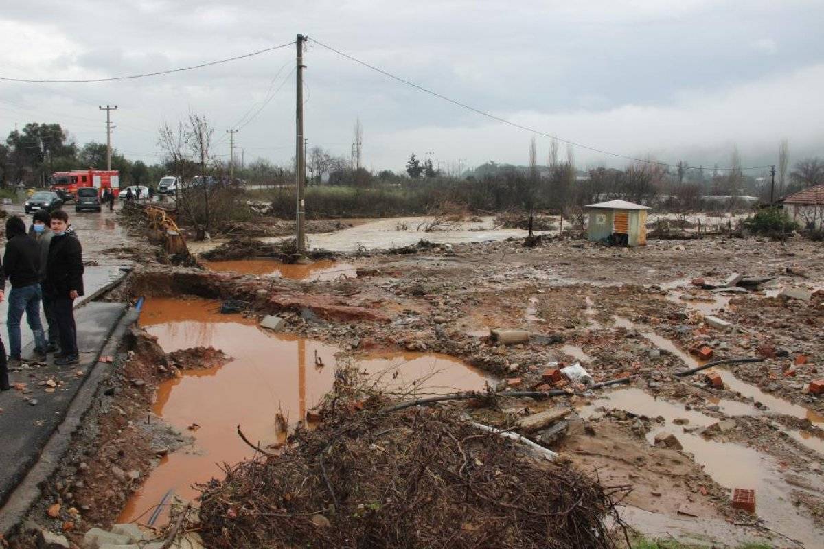 İzmir'deki selde can kaybı 2'ye yükseldi