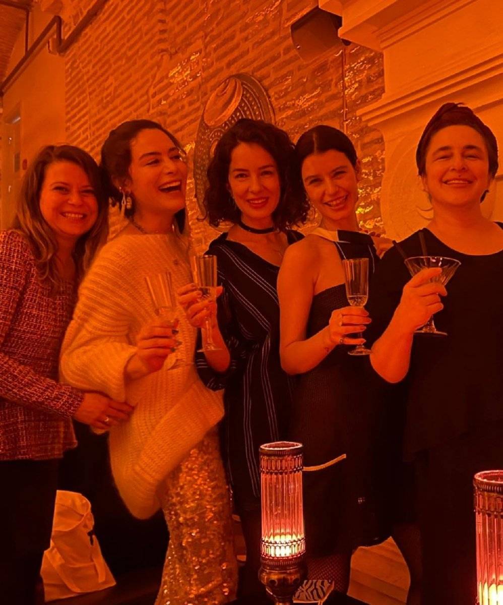 Belçim Bilgin, arkadaşlarına koronavirüs testi yaptırdı