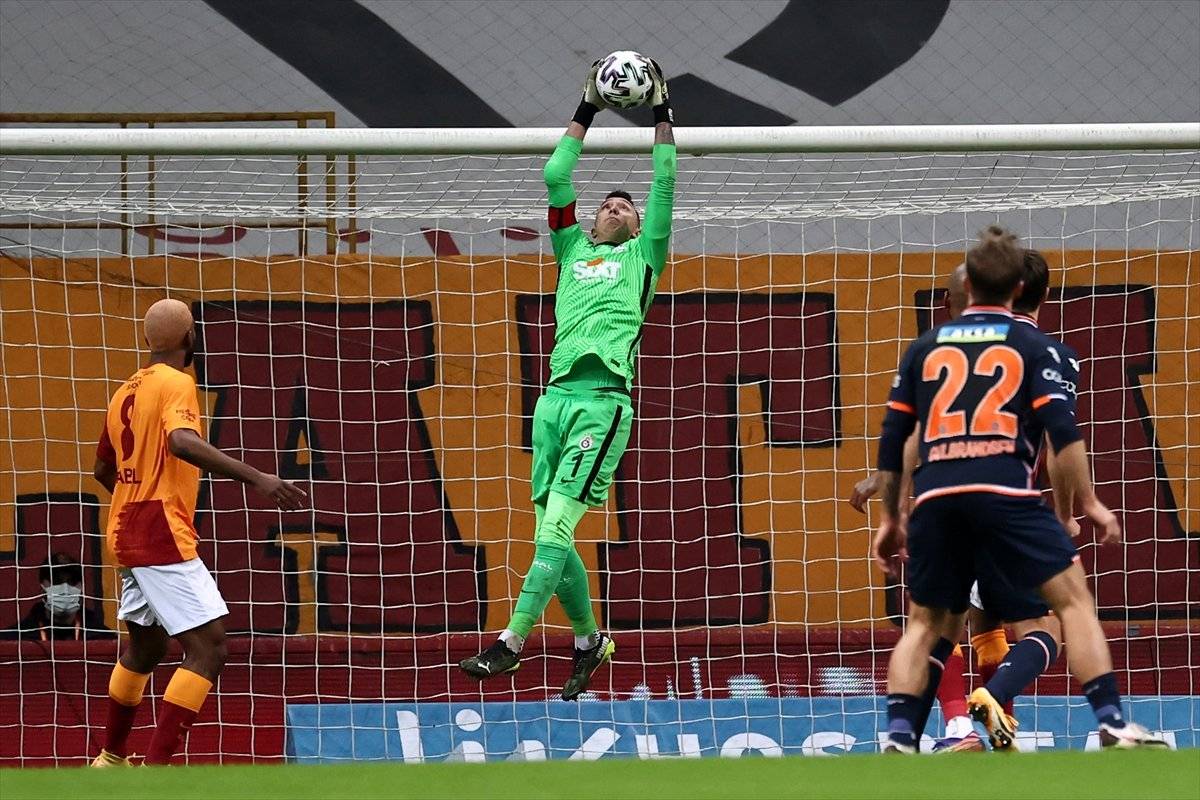 Galatasaray, Başakşehir'i 3 golle yendi