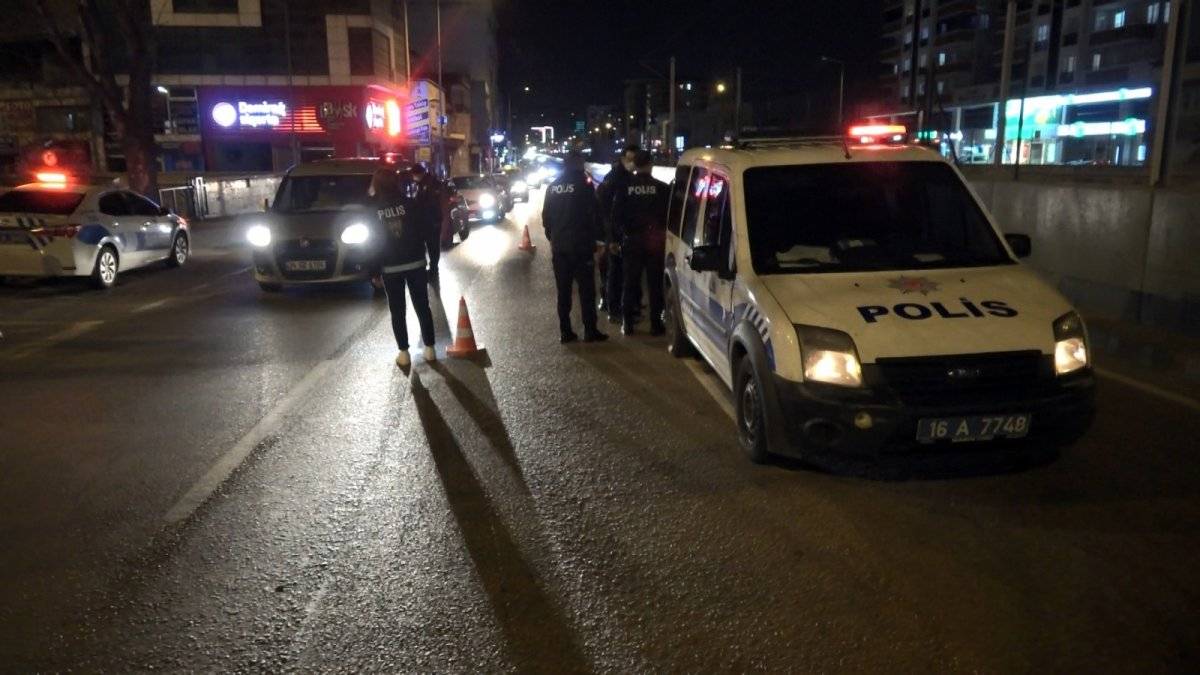 Bursa’da kısıtlamada yakalandılar: Bize ceza yazamazsınız