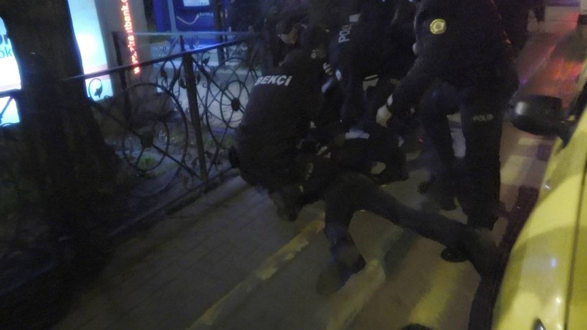 Bursa’da kısıtlamada yakalandılar: Bize ceza yazamazsınız