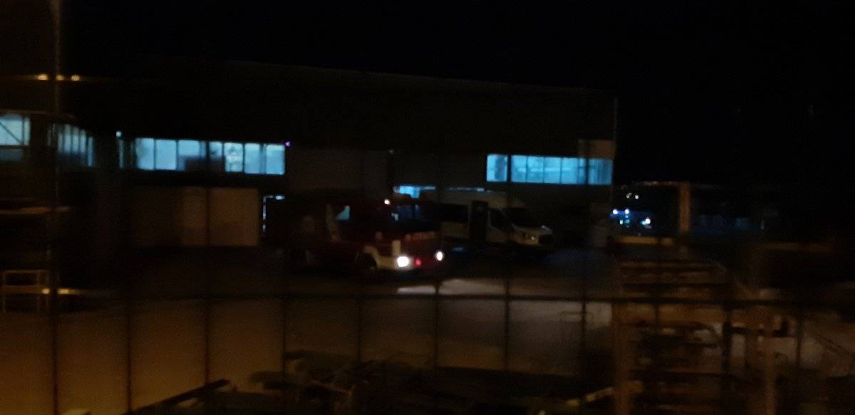 Kocaeli'de bir işçi forkliftin altında kaldı