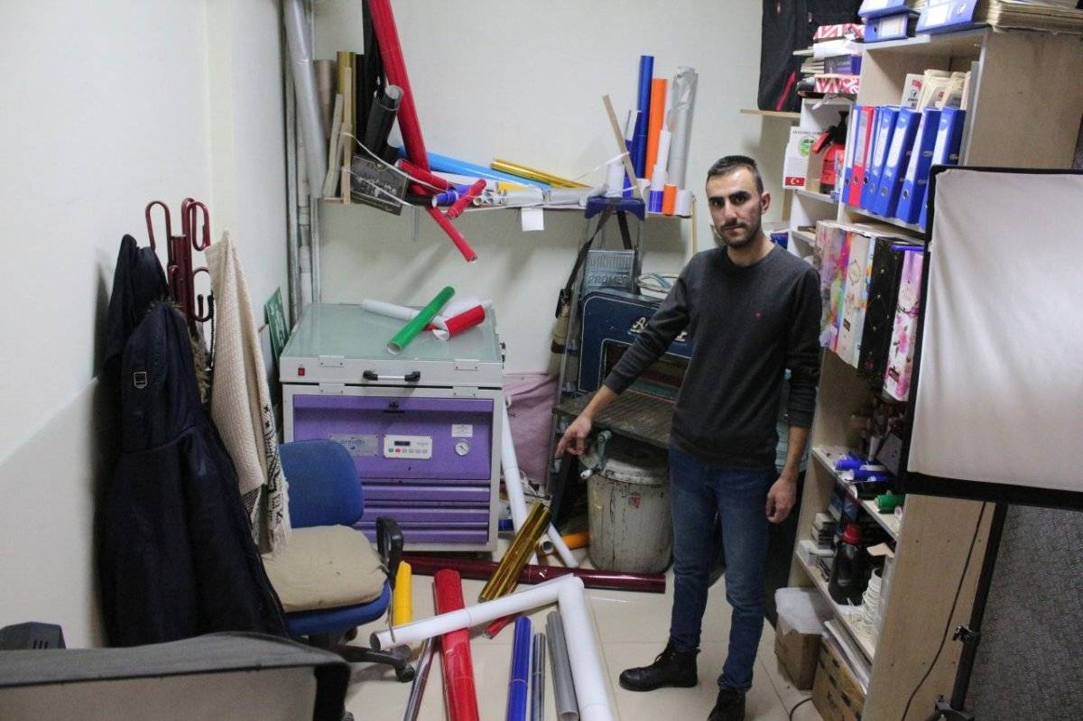 Sivas'taki deprem anı, güvenlik kamerasına yansıdı