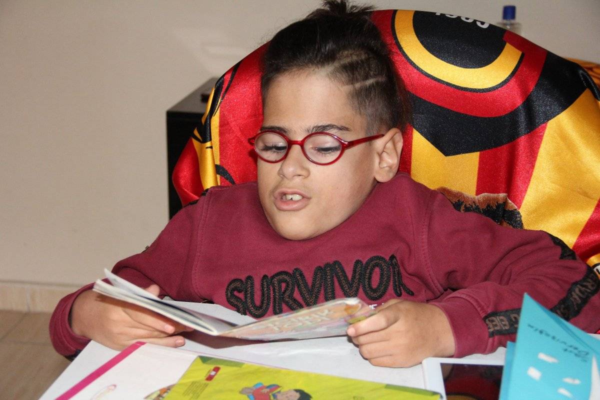 Mersinli engelli çocuk, Muslera ile tanışabilmenin hayalini kuruyor