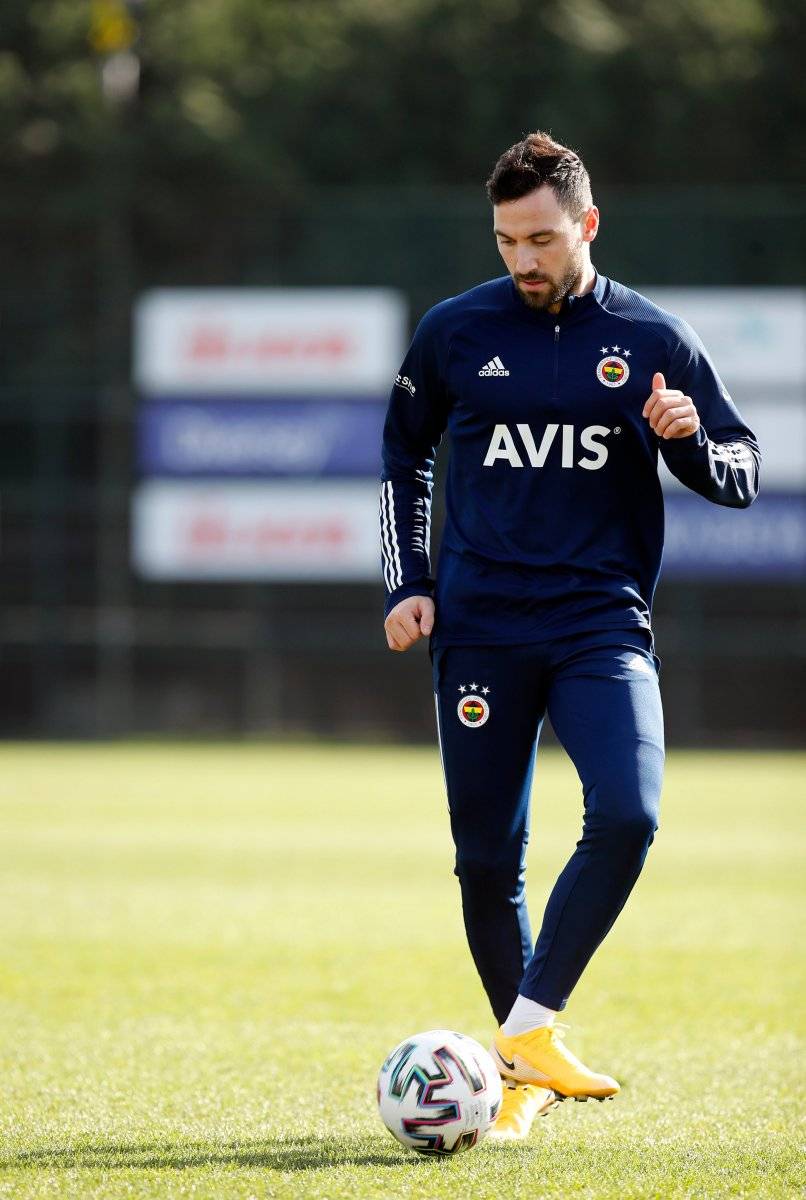 Derbi öncesi Gökhan Gönül ve Sinan Gümüş iyileşti