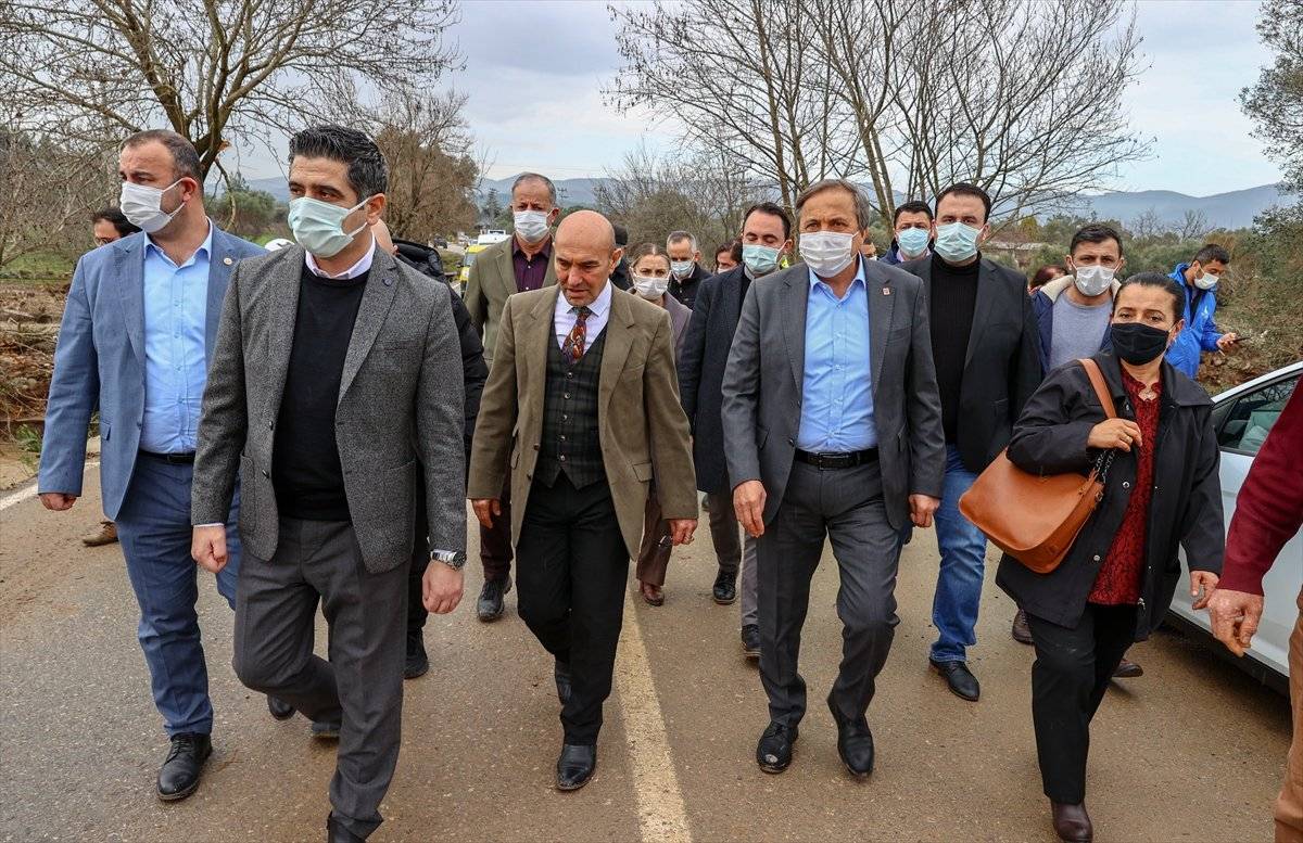 CHP heyeti, sel felaketinin yaşandığı İzmir'de incelemelerde bulundu