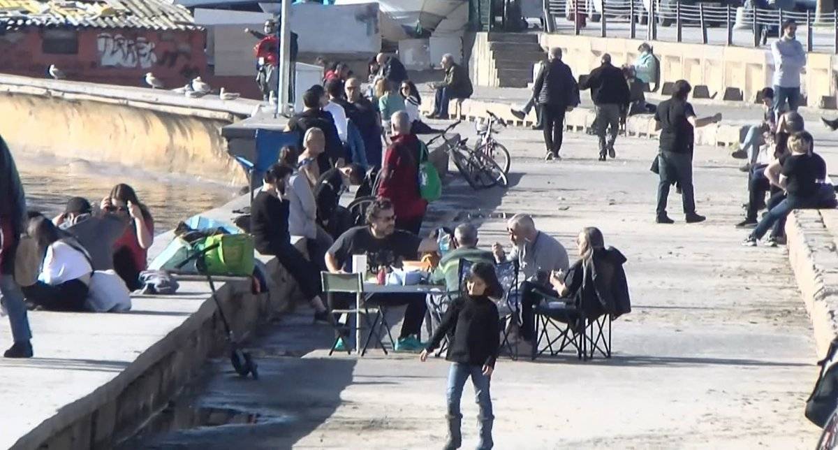 İstanbul'da güneşli hava, koronavirüsü bir anlığını da olsa unutturdu