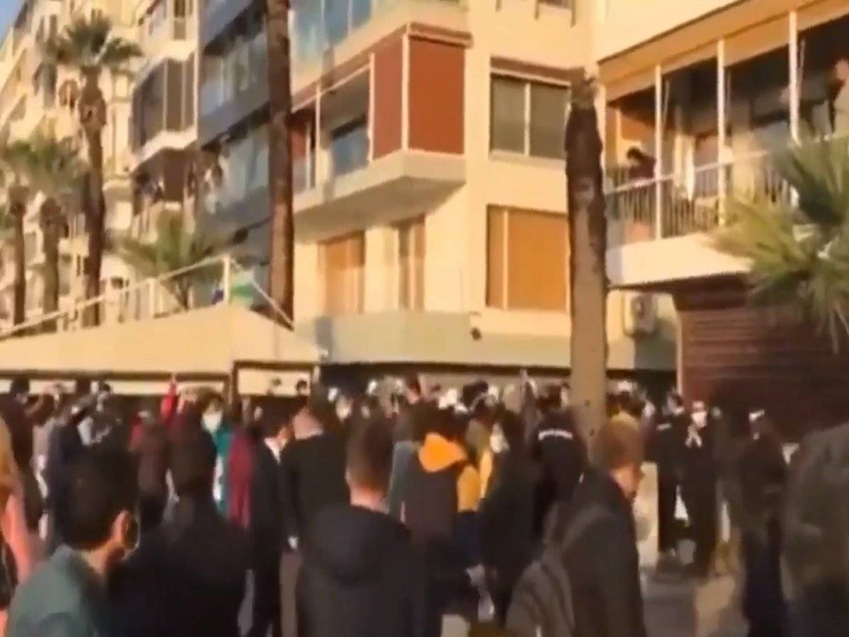 İzmirlilerden Boğaziçi protestolarına destek