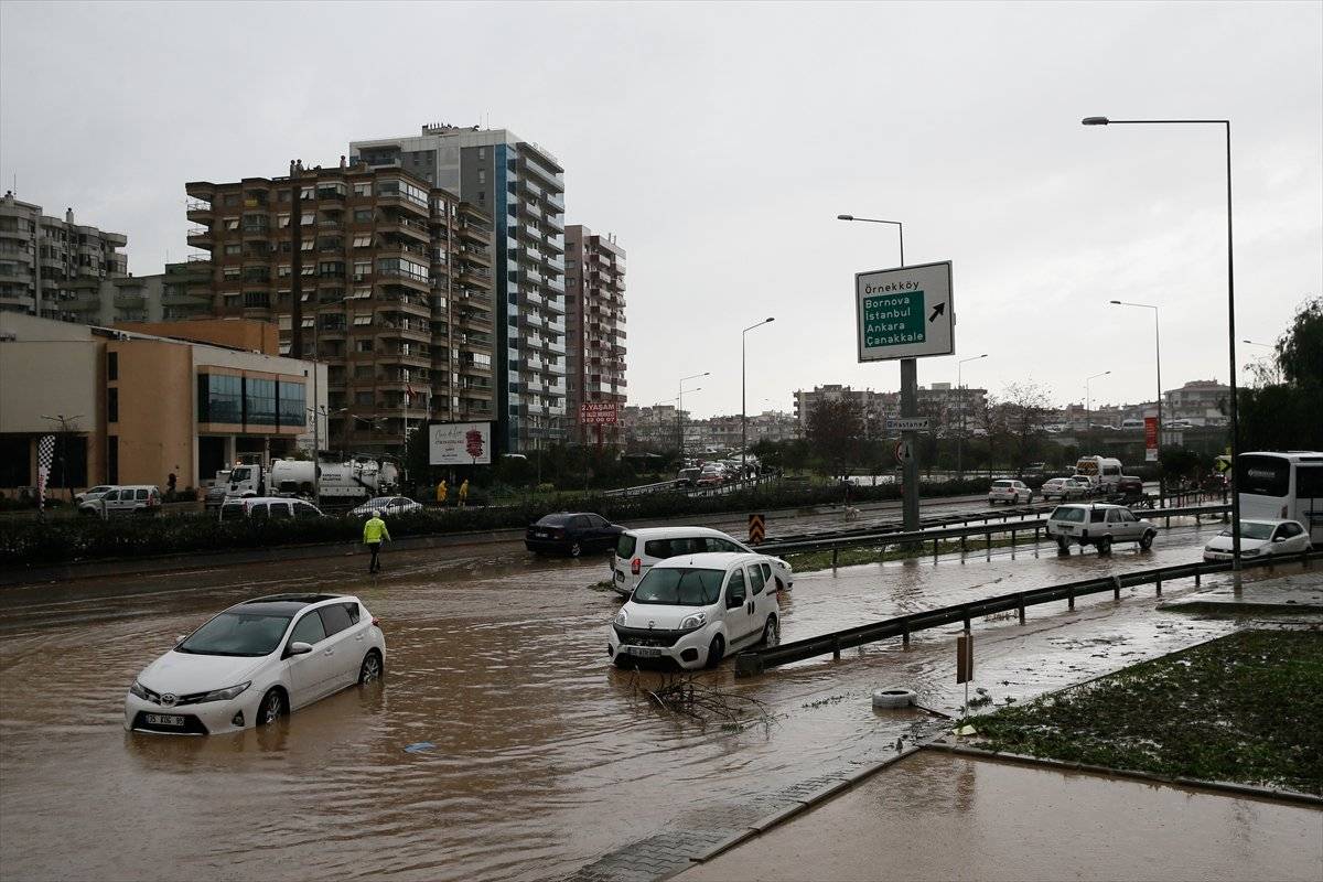 İzmirlilerden Boğaziçi protestolarına destek
