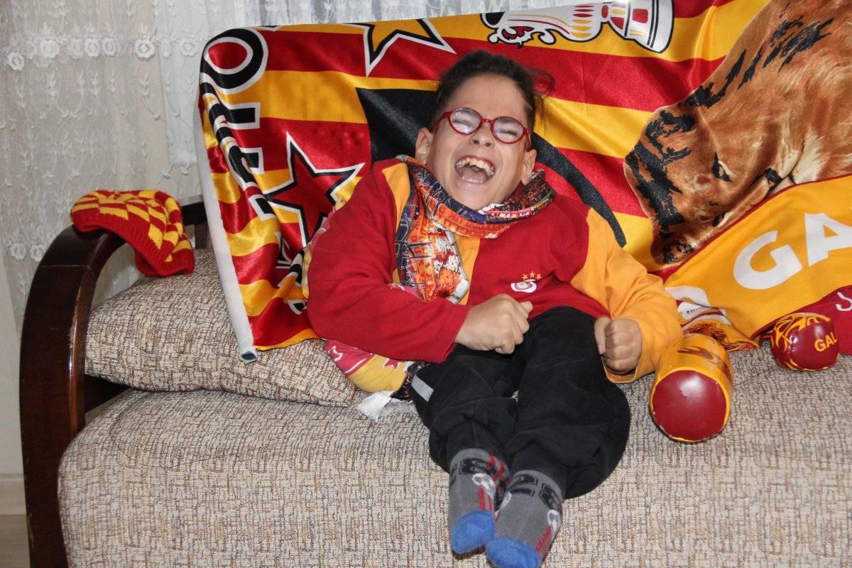 Mersinli engelli çocuk, Muslera ile tanışabilmenin hayalini kuruyor